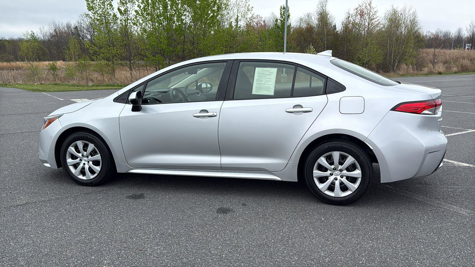 Used 2022 Toyota Corolla LE FWD image 11
