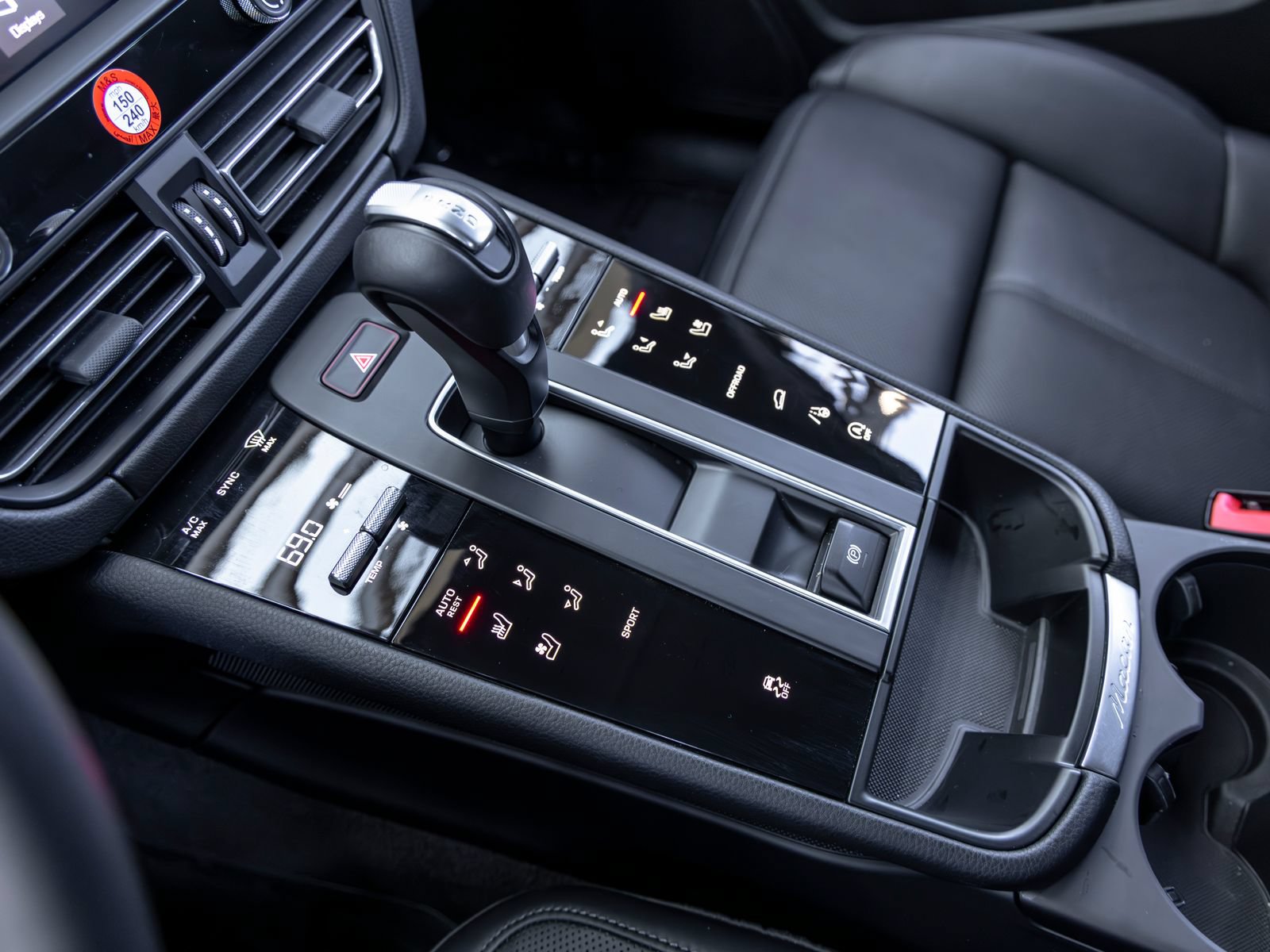 Certified 2026 Porsche Macan AWD/4WD image 37