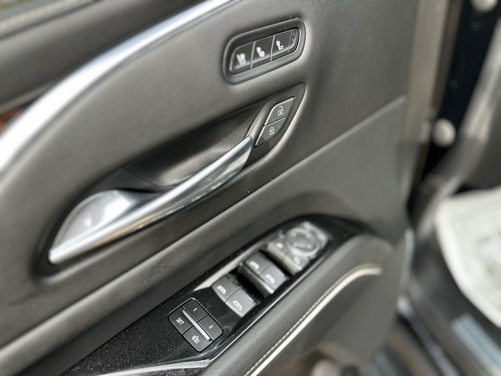 Used 2022 Cadillac Escalade Premium Luxury image 12