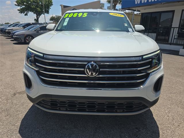 Used 2025 Volkswagen Atlas SE FWD image 2