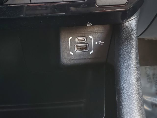 Used 2023 Jeep Compass Limited image 21