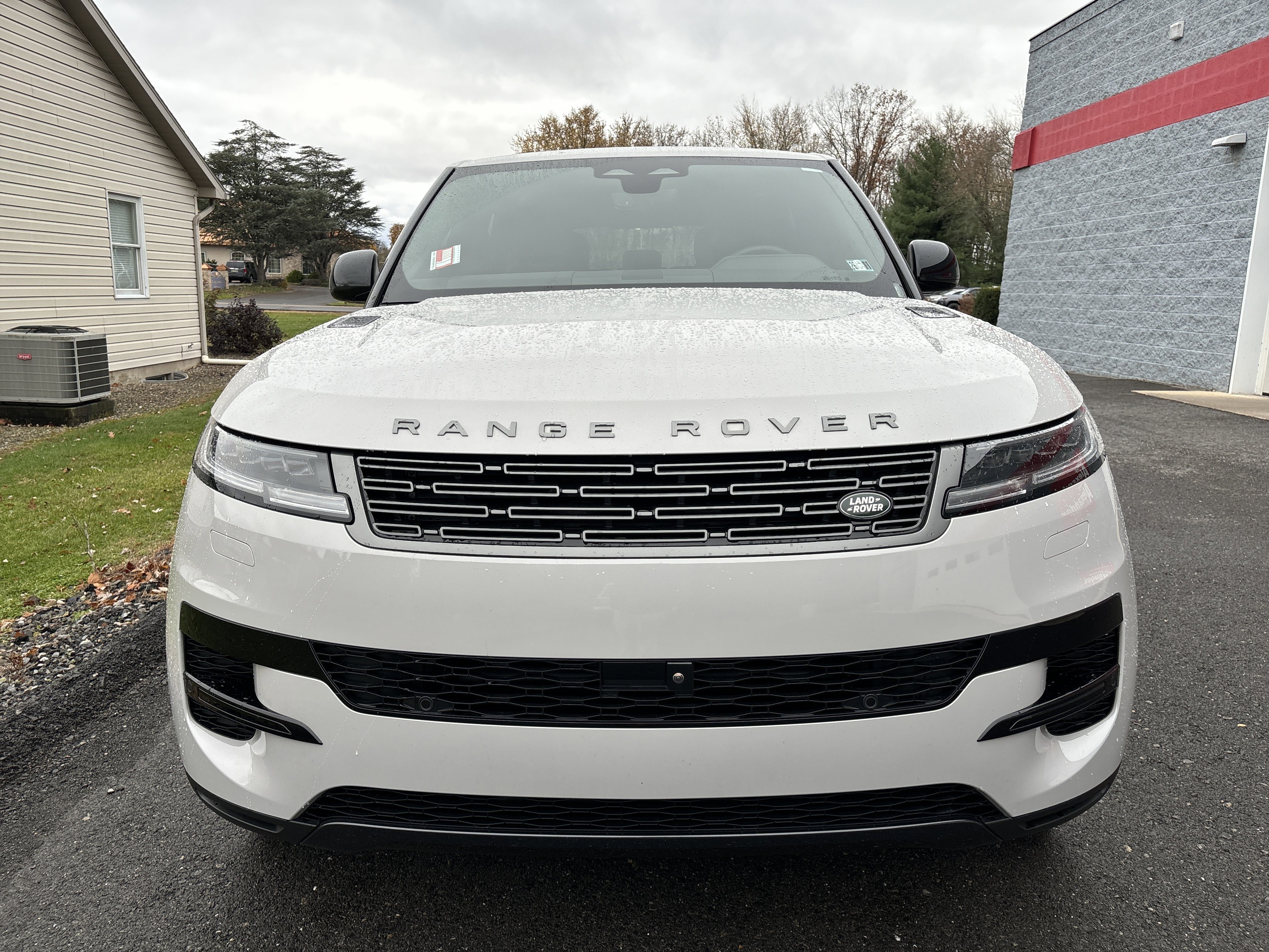 Used 2025 Land Rover Range Rover Sport SE image 9