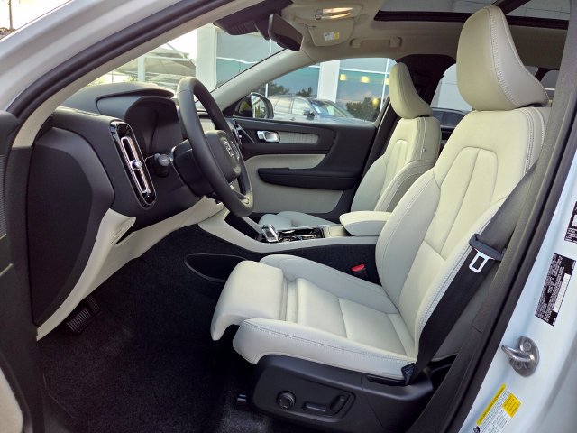 New 2026 Volvo XC40 B5 Plus w/ Protection Package Premier AWD/4WD image 7