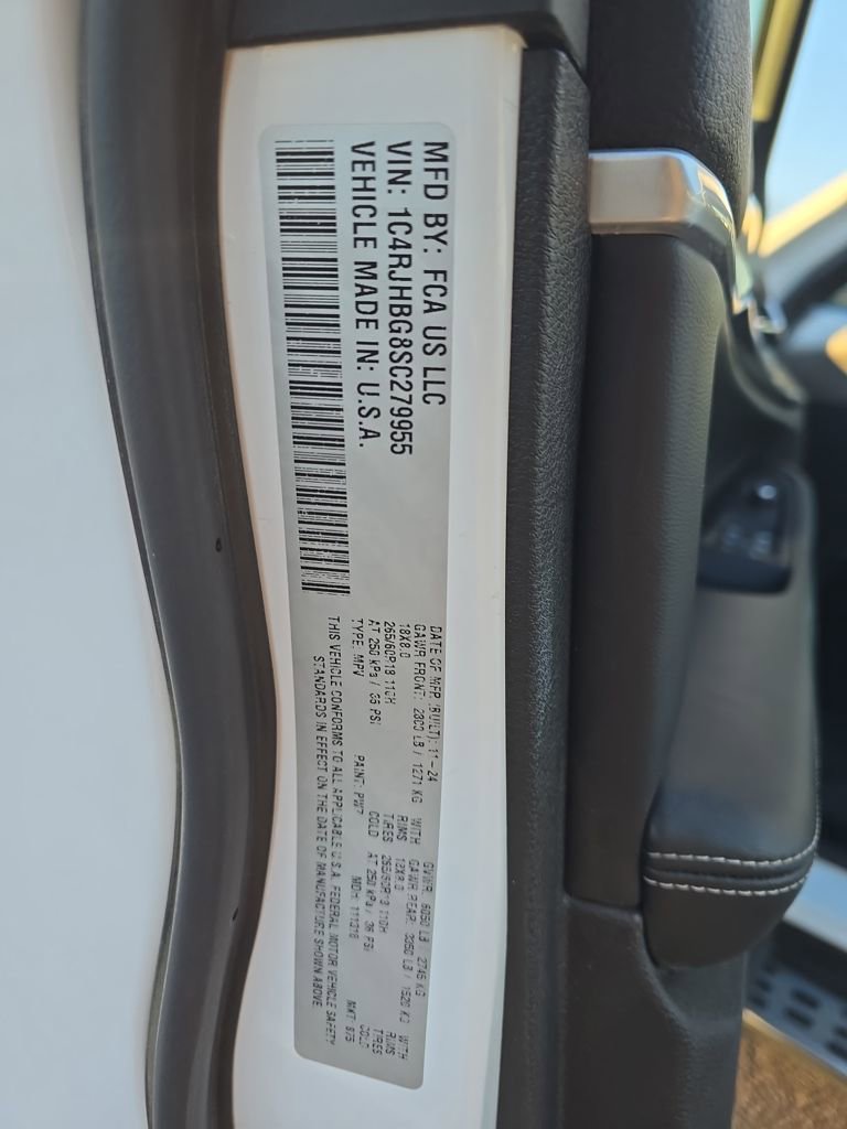 Used 2025 Jeep Grand Cherokee Limited w/ Trailer Tow Package image 31