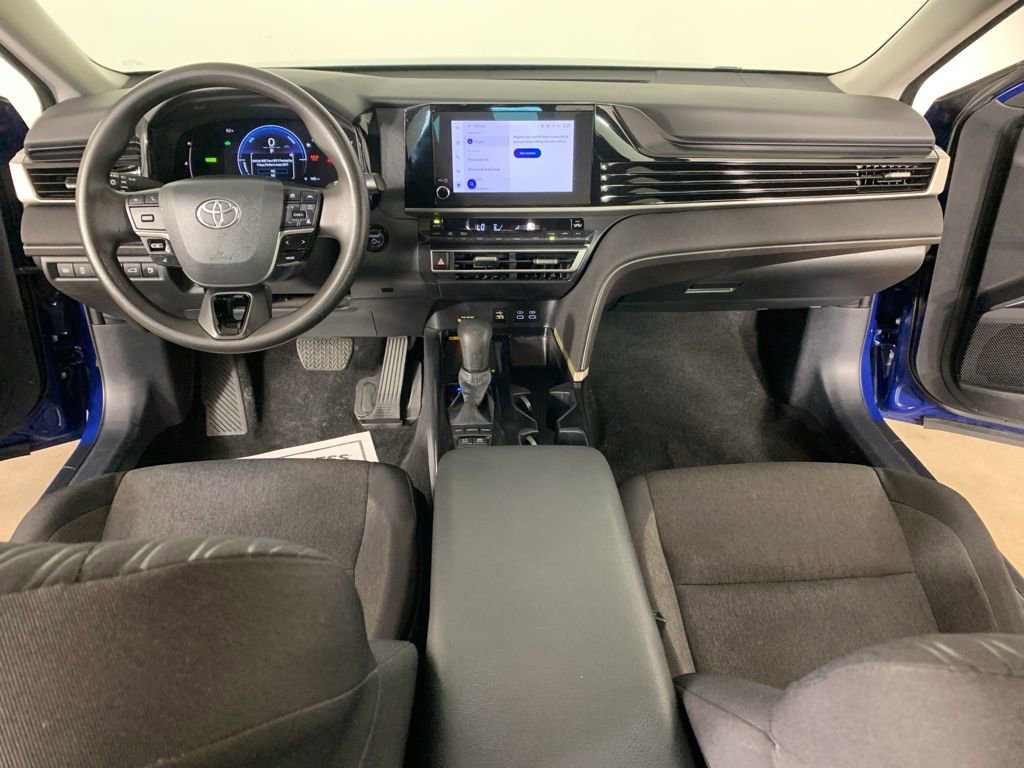 Used 2025 Toyota Camry LE image 33