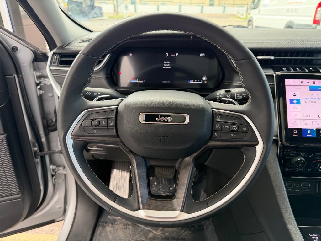 Certified 2023 Jeep Grand Cherokee Limited image 17