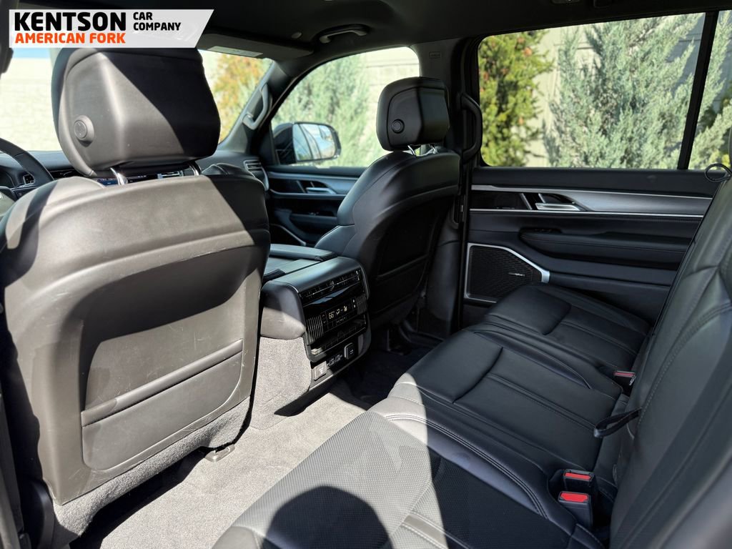 Used 2025 Jeep Wagoneer 4WD image 40