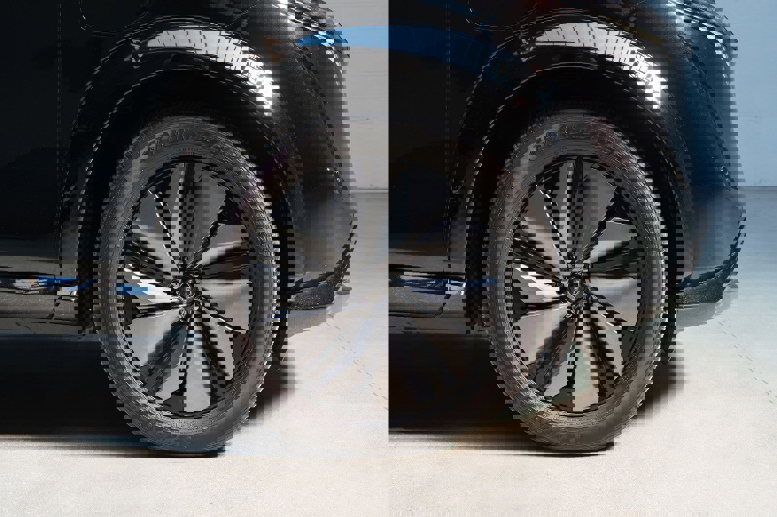 Used 2023 Nissan Ariya AWD image 10