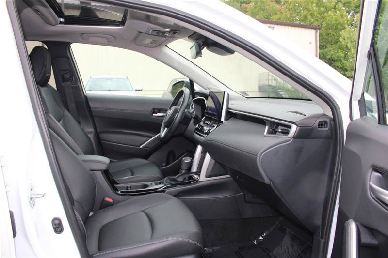 Used 2024 Toyota Corolla Cross XLE w/ Convenience Package FWD image 12