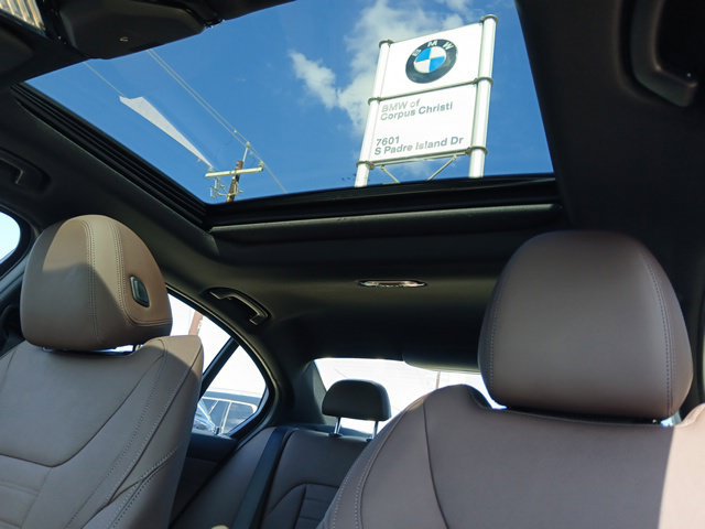 New 2026 BMW 330i Sedan w/ M Sport Package RWD image 24