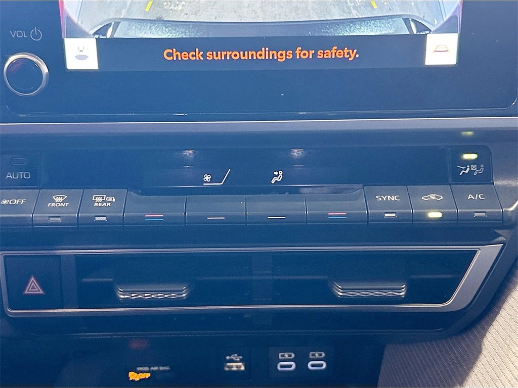 Used 2025 Toyota Camry SE w/ Convenience Package image 13