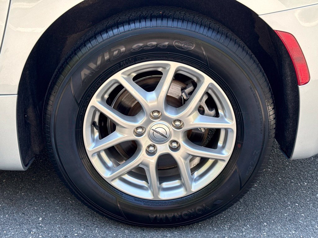Used 2024 Chrysler Pacifica Touring-L FWD image 13