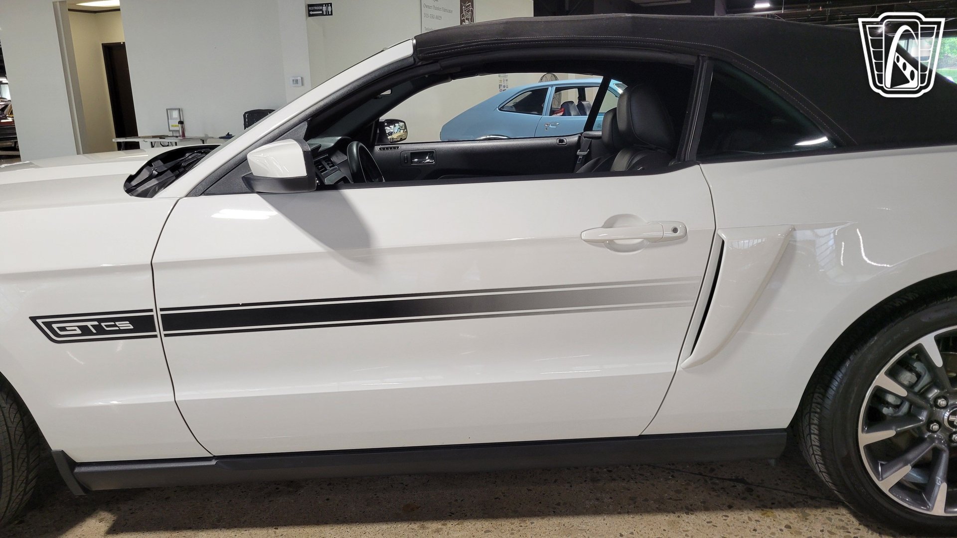 Used 2011 Ford Mustang GT Premium w/ Electronics Pkg RWD image 27