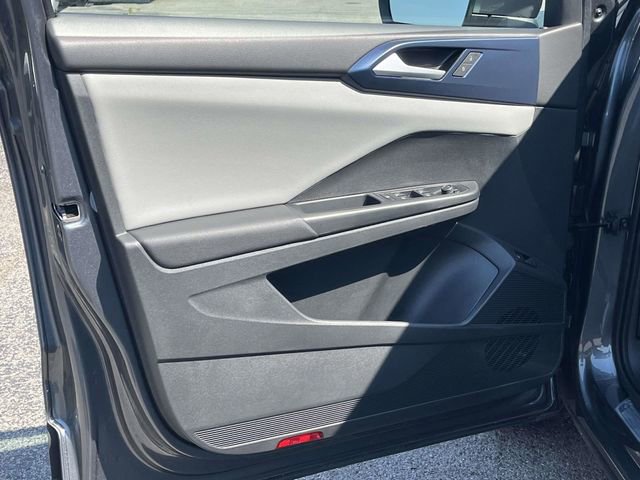 Used 2023 Volkswagen Taos SE w/ Panoramic Sunroof Package image 15