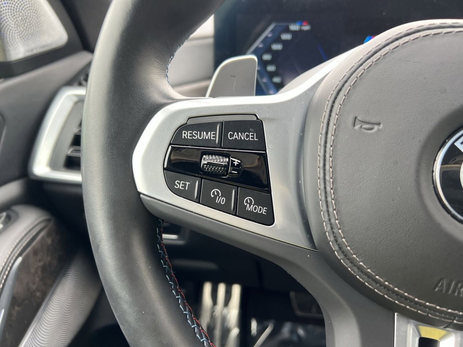 Used 2024 BMW X7 M60i w/ Executive Package image 34