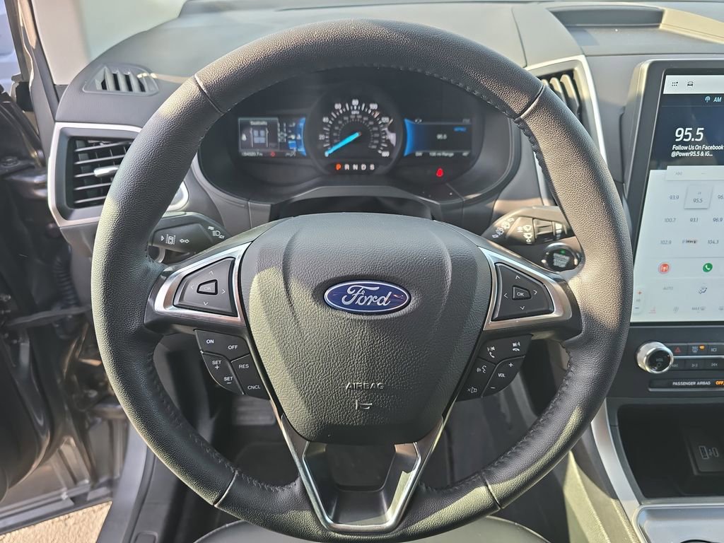 Used 2024 Ford Edge SEL image 17