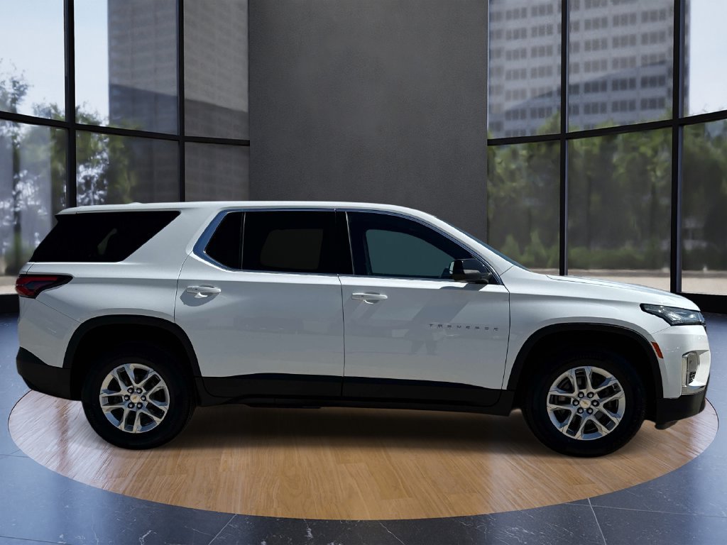 Used 2022 Chevrolet Traverse LS FWD image 2