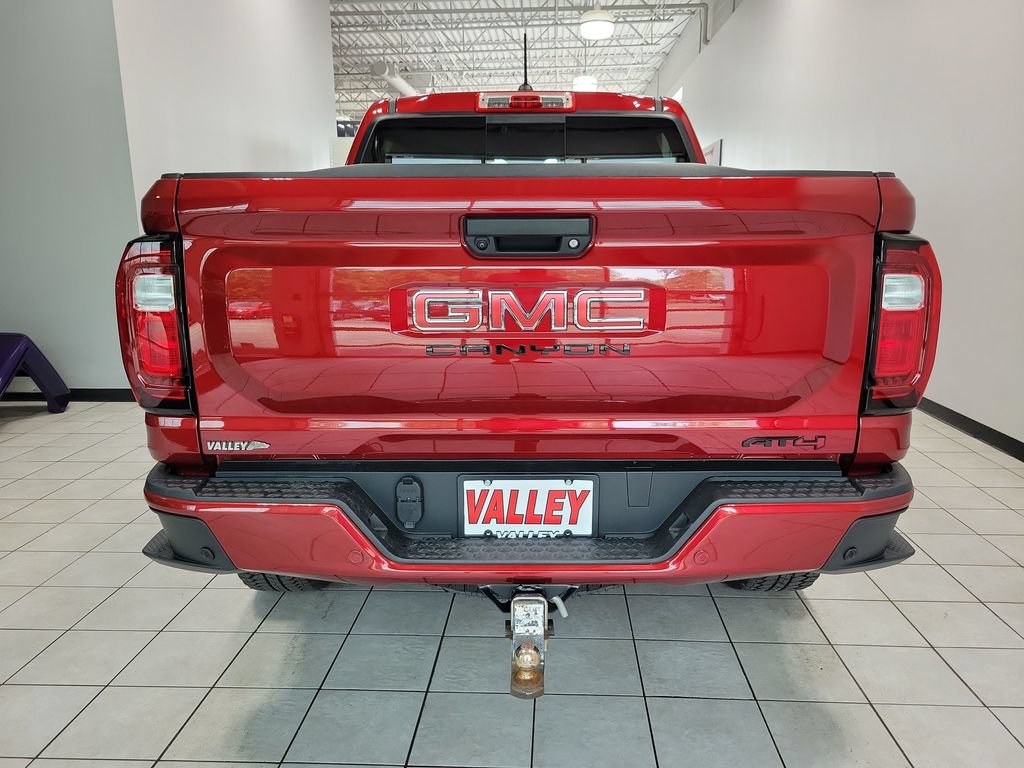 Used 2025 GMC Canyon AT4 w/ Nightfall Edition AWD/4WD image 9