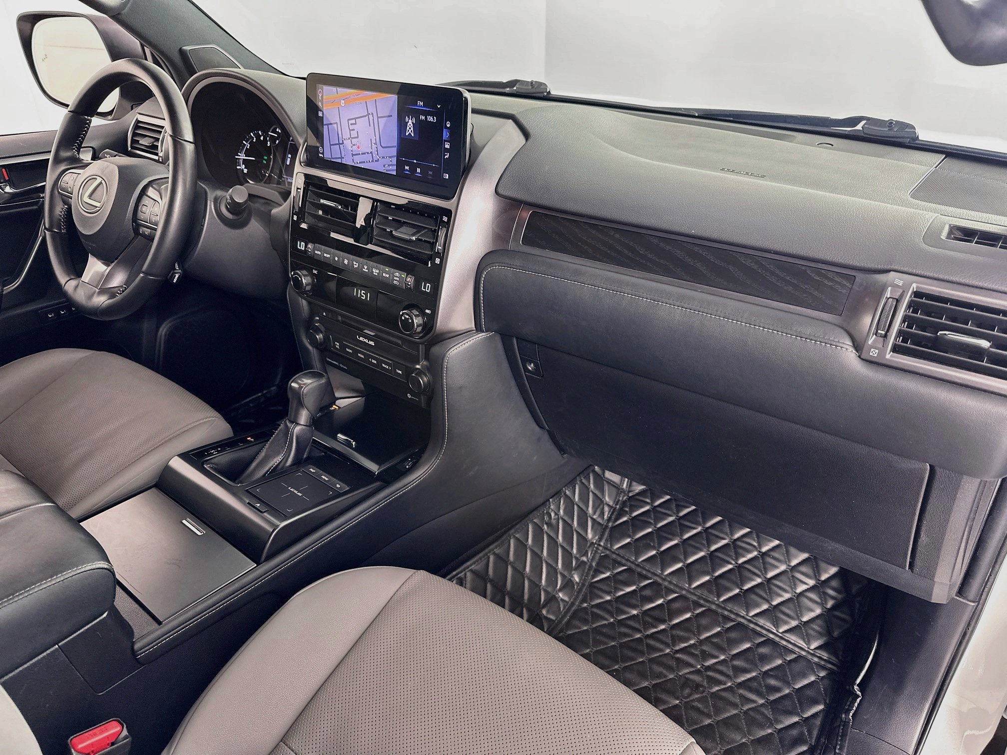Used 2023 Lexus GX 460 w/ Black Line Special Edition AWD/4WD image 30