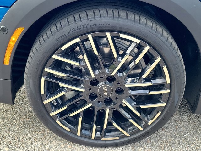 Used 2025 MINI Cooper 2-Door Hardtop image 10