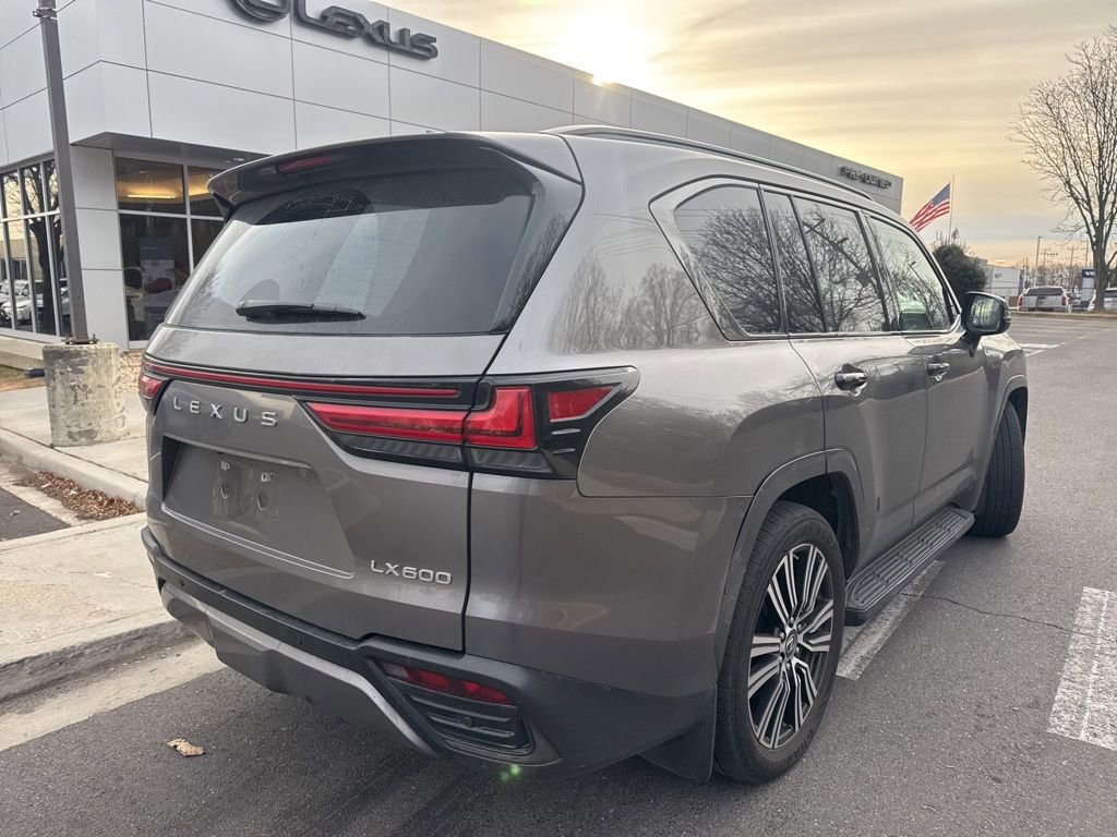 Used 2023 Lexus LX 600 4WD w/ Luxury Package image 7
