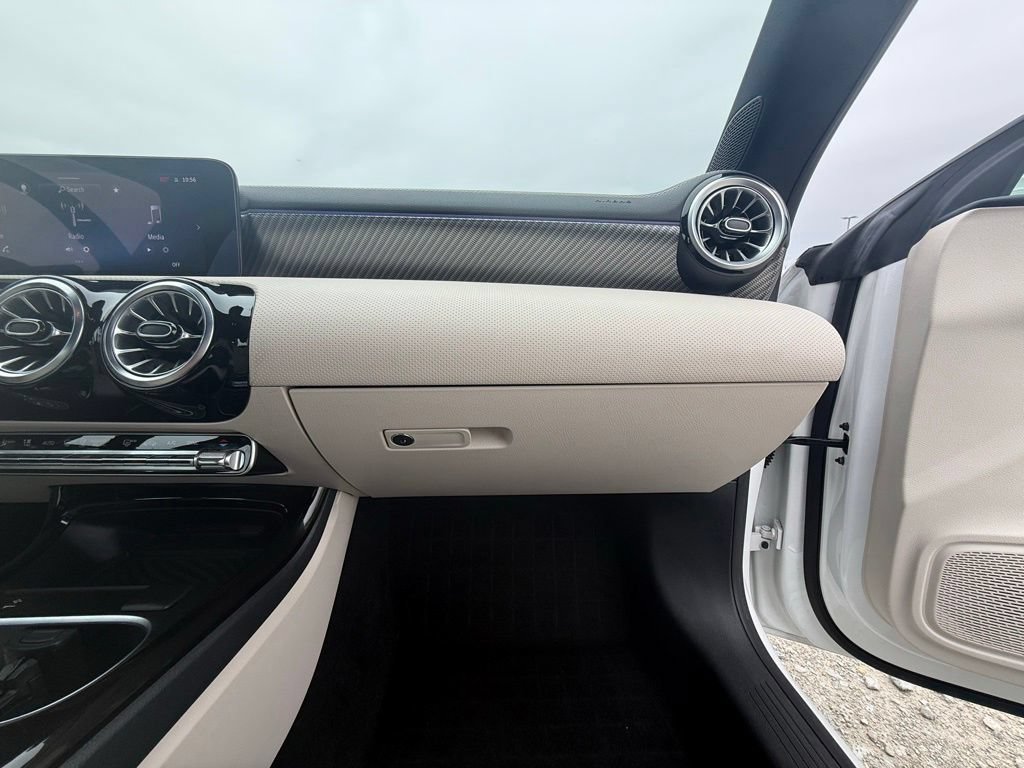 Used 2025 Mercedes-Benz CLA 250 4MATIC image 31