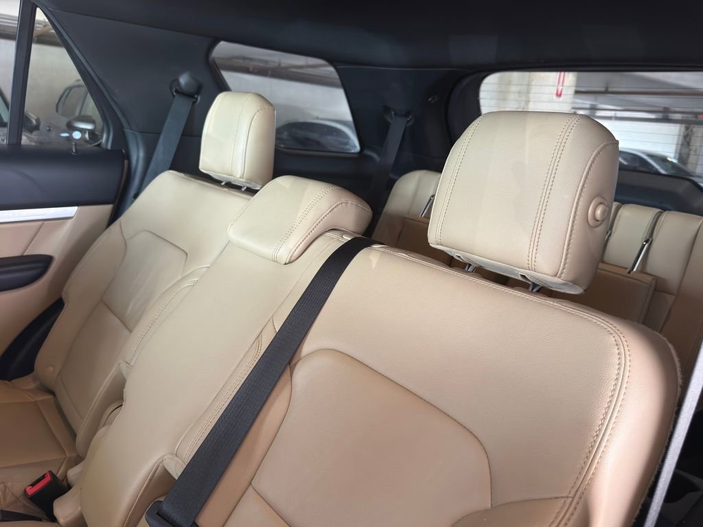 Used 2016 Ford Explorer XLT w/ Equipment Group 202A FWD image 26