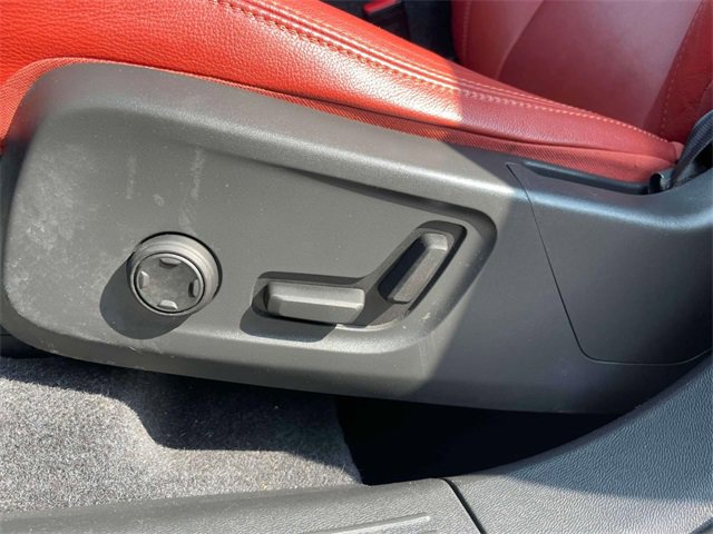 Used 2020 Volvo XC40 T5 Momentum w/ Protection Package Premier image 18