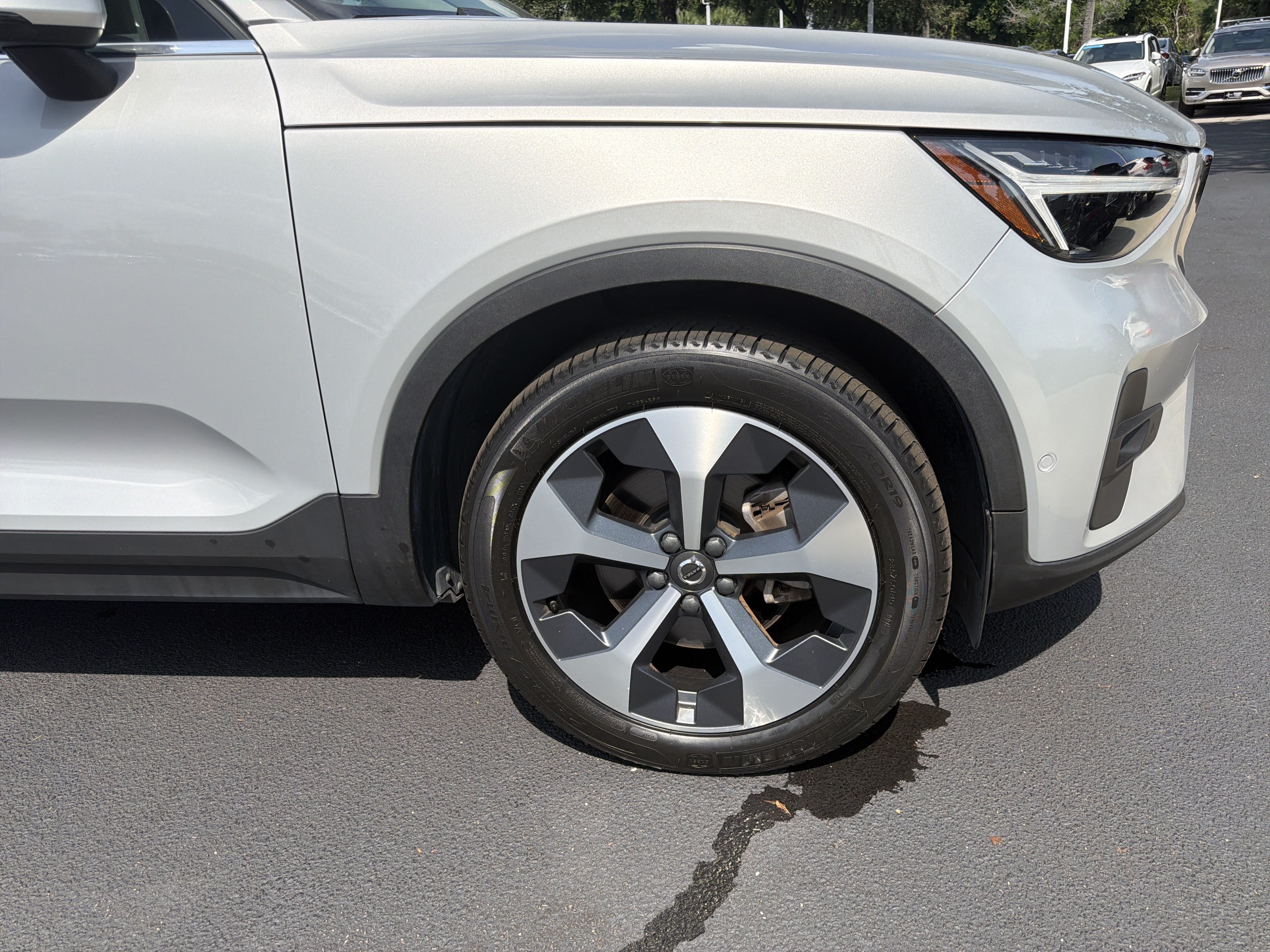 Certified 2023 Volvo XC40 B4 Plus w/ Driver Assist Package FWD image 17