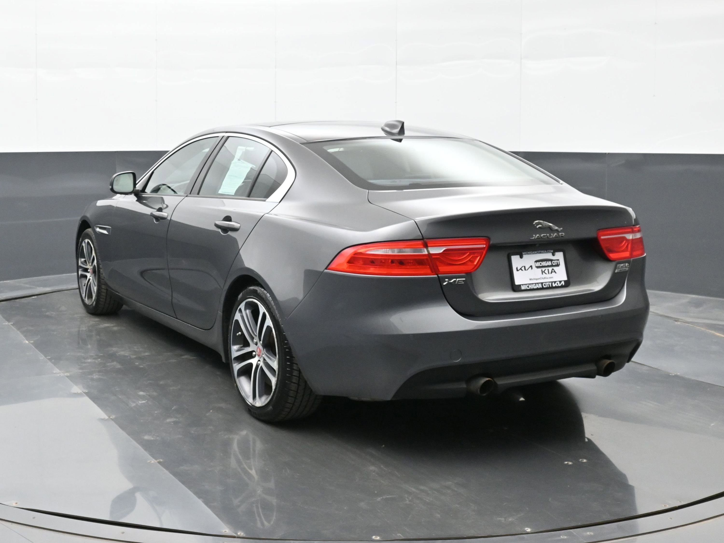 Used 2017 Jaguar XE Premium AWD/4WD image 2