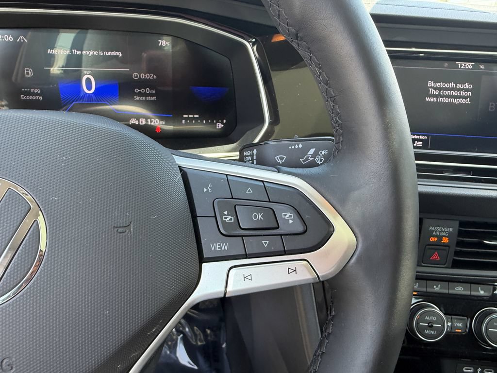 Used 2024 Volkswagen Jetta SE FWD image 17