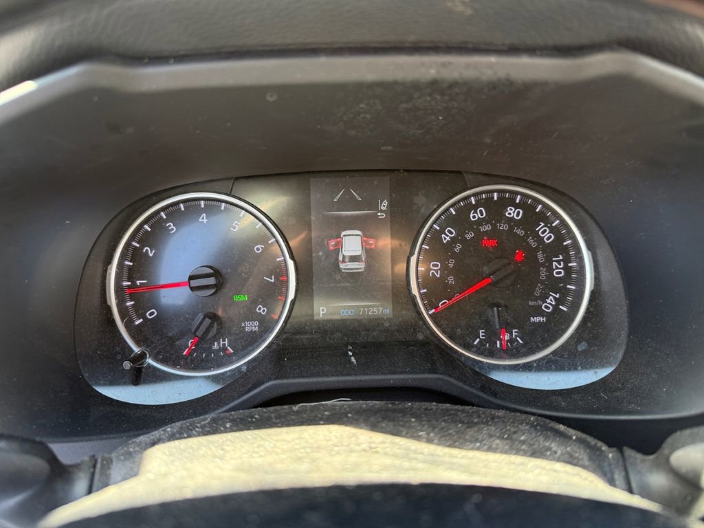 Used 2021 Toyota RAV4 XLE AWD/4WD image 17