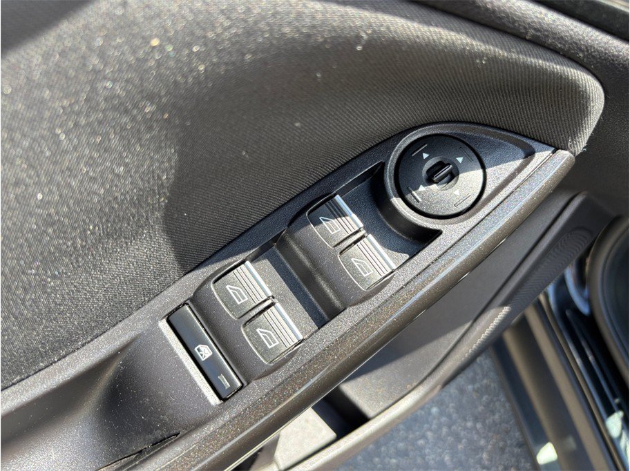 Used 2015 Ford Focus Titanium FWD image 18