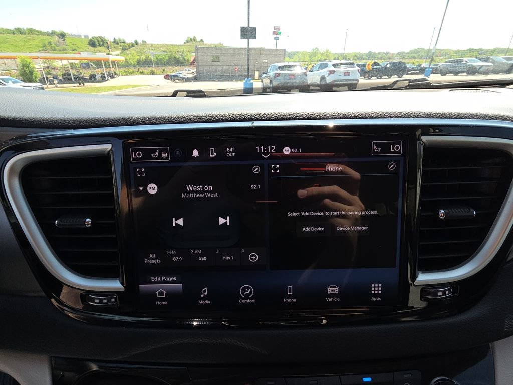 Used 2023 Chrysler Pacifica Touring-L FWD image 21