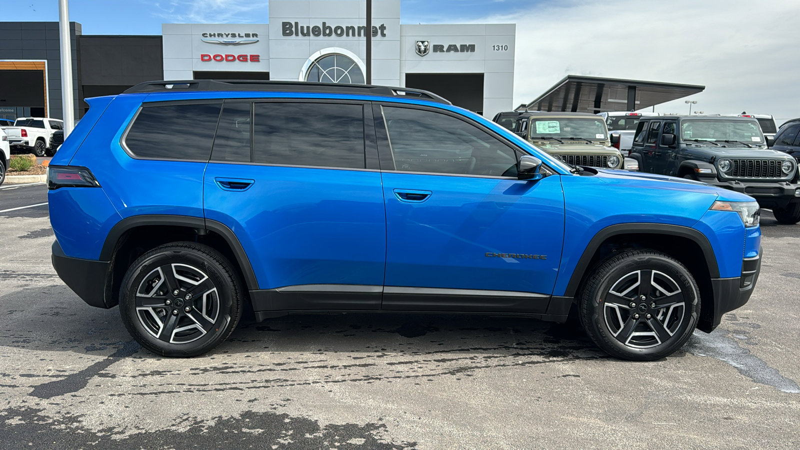 New 2026 Jeep Cherokee Laredo AWD/4WD image 4