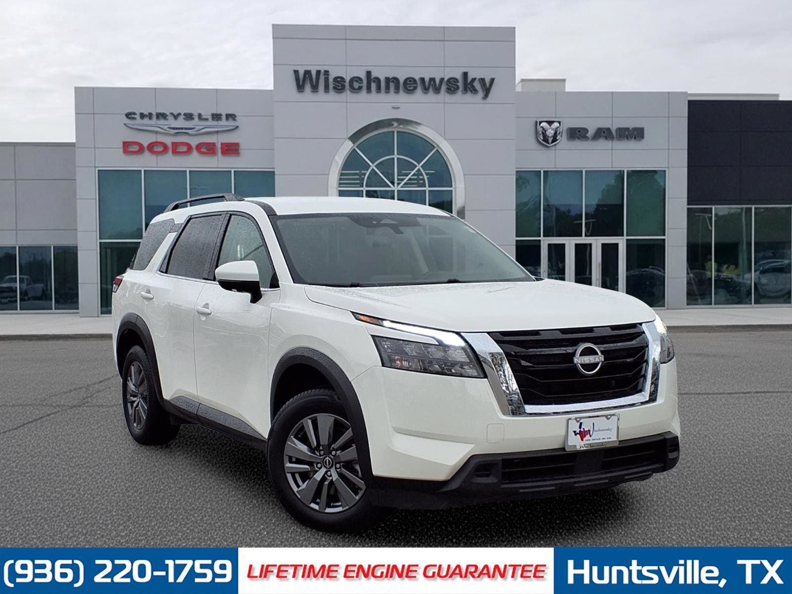 Used 2025 Nissan Pathfinder SV image 1