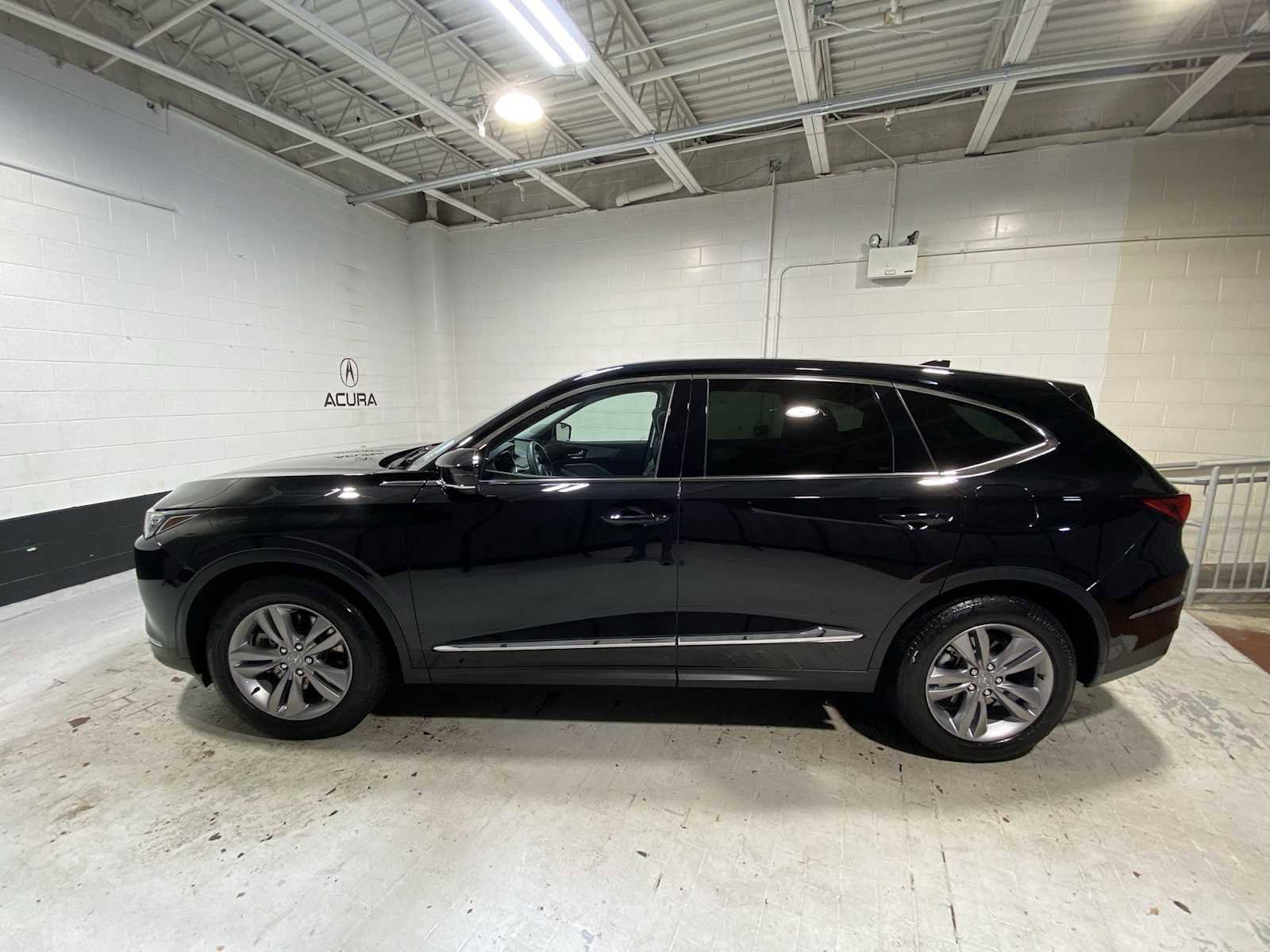 Certified 2023 Acura MDX SH-AWD image 3