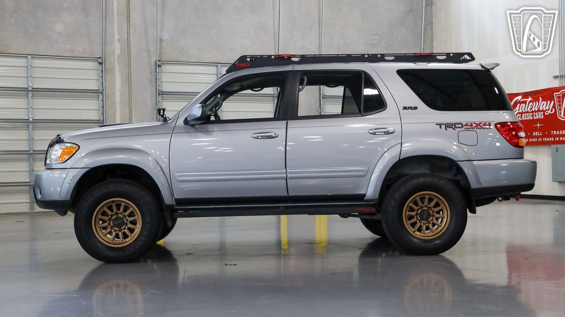 Used 2002 Toyota Sequoia SR5 w/ Alloy Wheel Pkg AWD/4WD image 32
