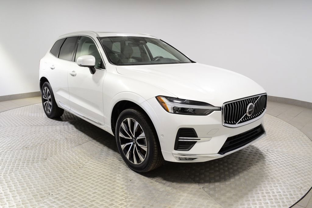 Used 2023 Volvo XC60 B5 Plus image 11