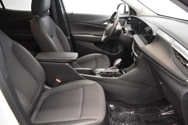 Used 2025 Buick Encore GX Preferred AWD/4WD image 19