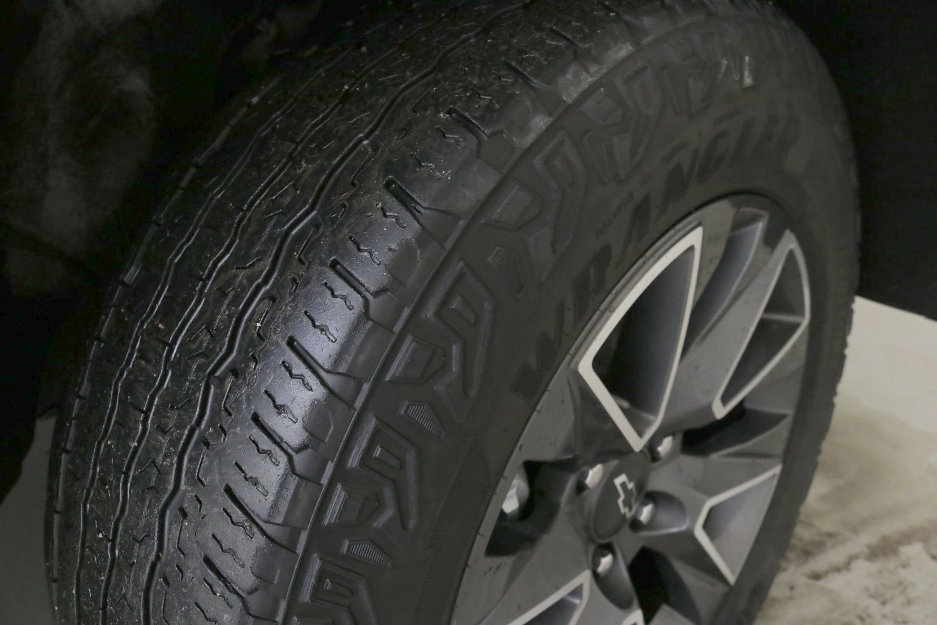 Used 2023 Chevrolet Suburban Z71 w/ Luxury Package image 36