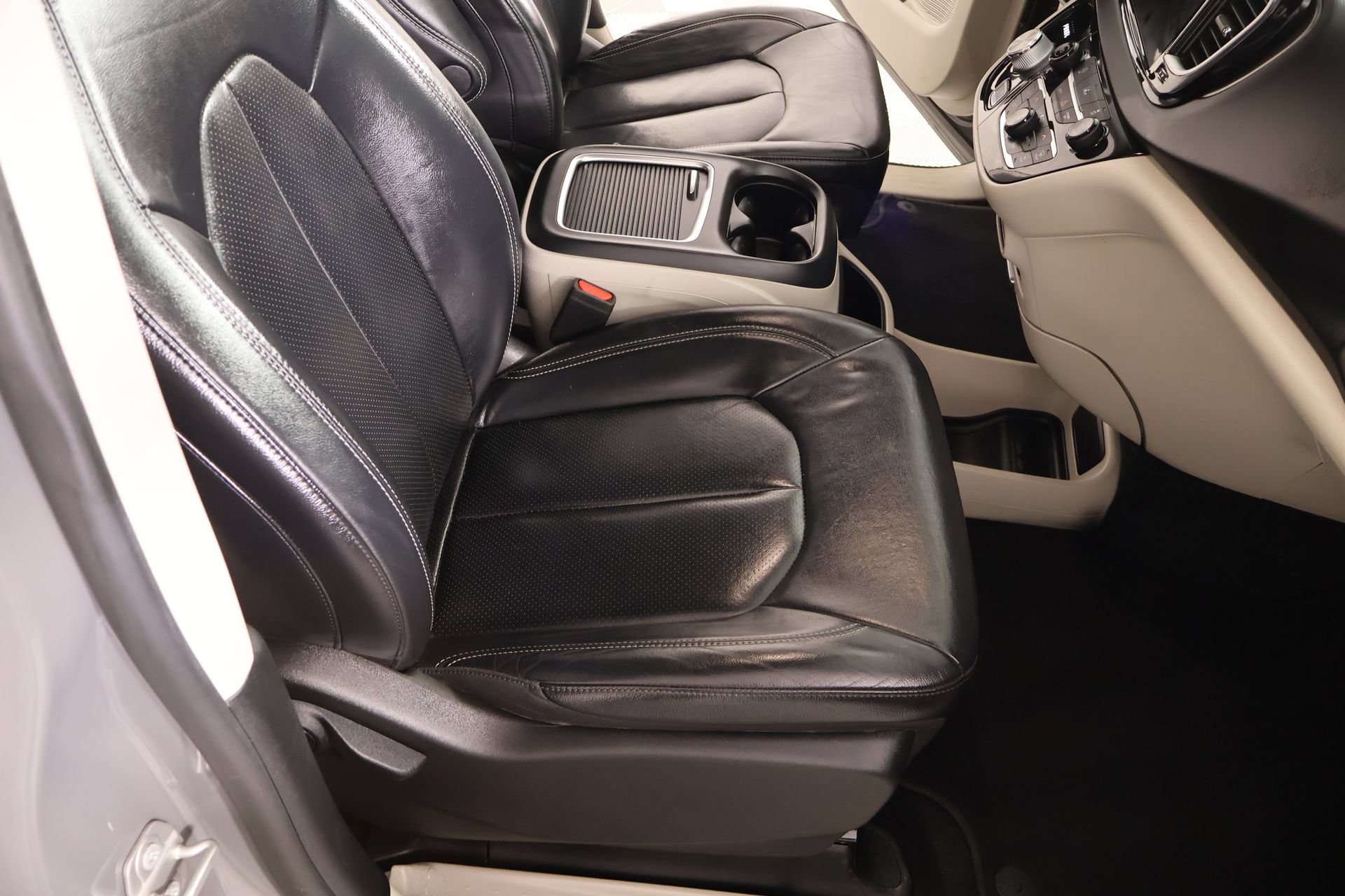 Used 2022 Chrysler Pacifica Touring-L FWD image 13