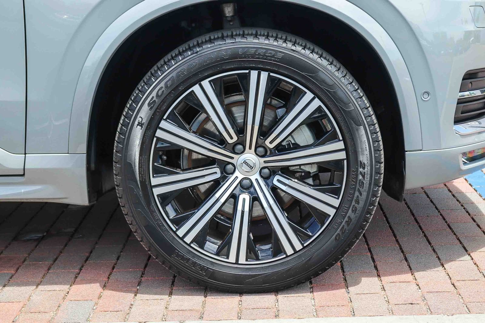 Used 2024 Volvo XC90 B6 Plus w/ Protection Package Premier AWD/4WD image 11