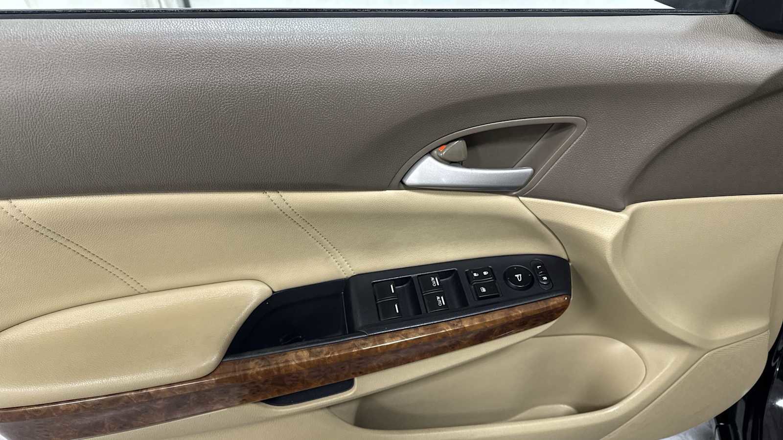 Used 2010 Honda Accord EX-L image 15