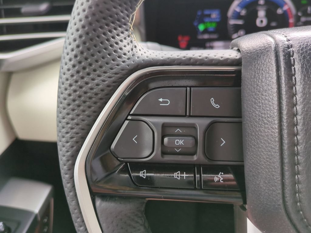 Used 2025 Toyota Sequoia Capstone AWD/4WD image 29