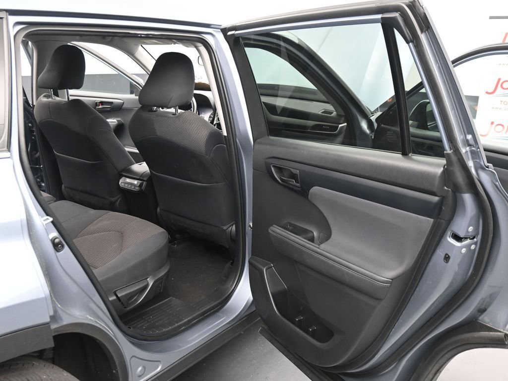 Used 2023 Toyota Highlander LE image 20