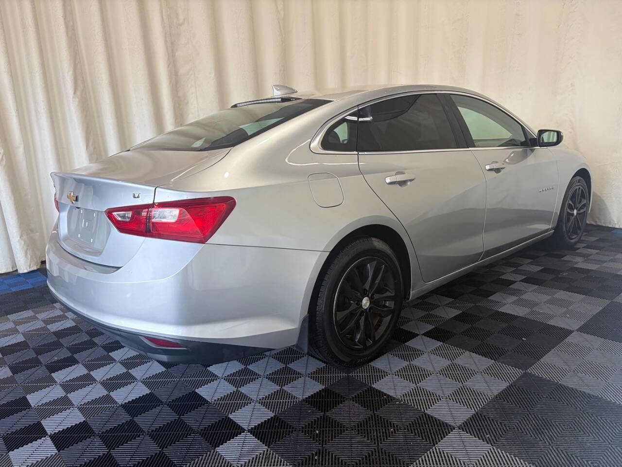 Used 2016 Chevrolet Malibu LT FWD image 7