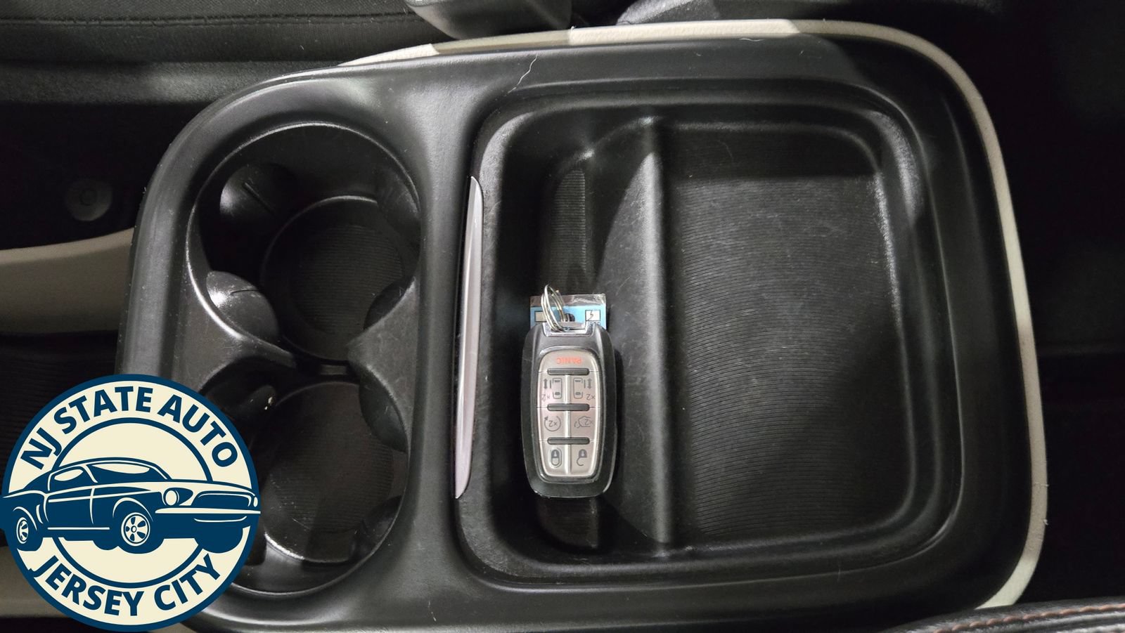 Used 2019 Chrysler Pacifica Touring Plus w/ Tire & Wheel Group FWD image 19