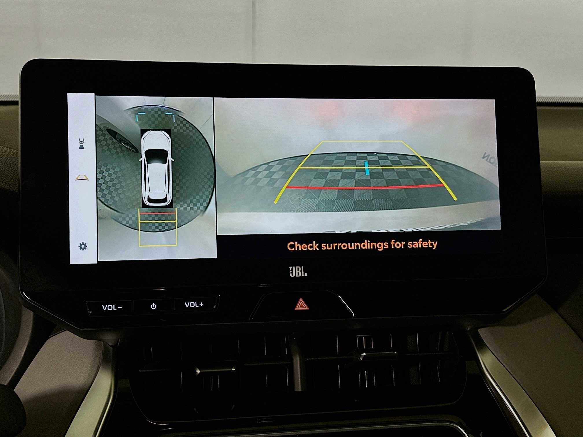 Used 2023 Toyota Venza LE image 25