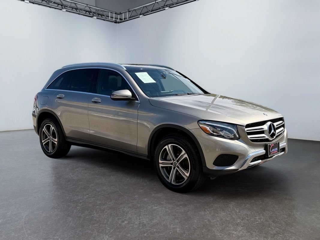 Used 2019 Mercedes-Benz GLC 300 4MATIC w/ Premium Package image 3